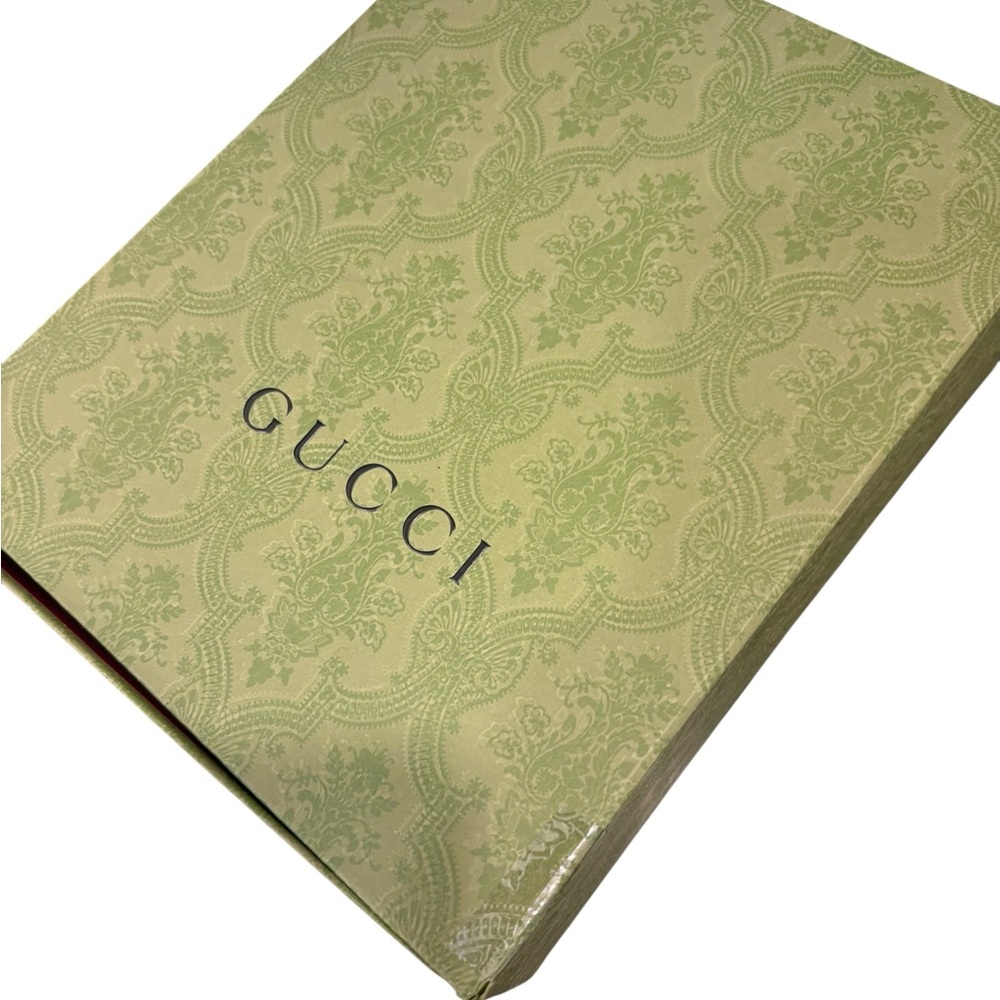 Gucci Beige GG Supreme Shoulder Bag with Silver-Tone Hardware - Picture 6 of 7